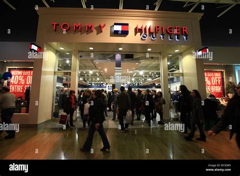 tommy hilfiger outlets mall